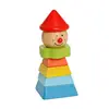 drveni klaun sa crvenim šeširom