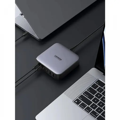2x USB-A i 4x USB-C 200W GaN II brzi punjač - kutija
