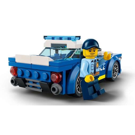 policijski automobil i policajac